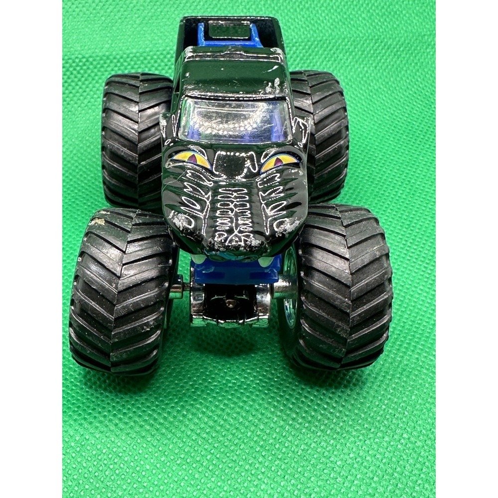 Hot Wheels Predator Monster Jam Monster Truck 1:64 Diecast‎